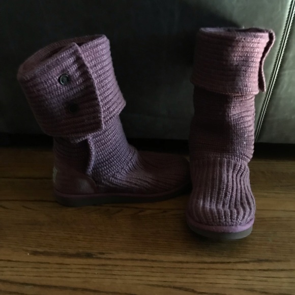 Ugg Short Boot - Picture 3 of 5